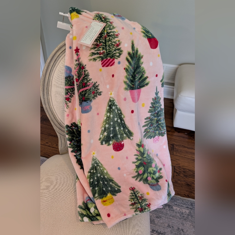 Christmas Cupcakes & Cashmere Blanket Pink Green Festive Throw Holiday Gift NWT